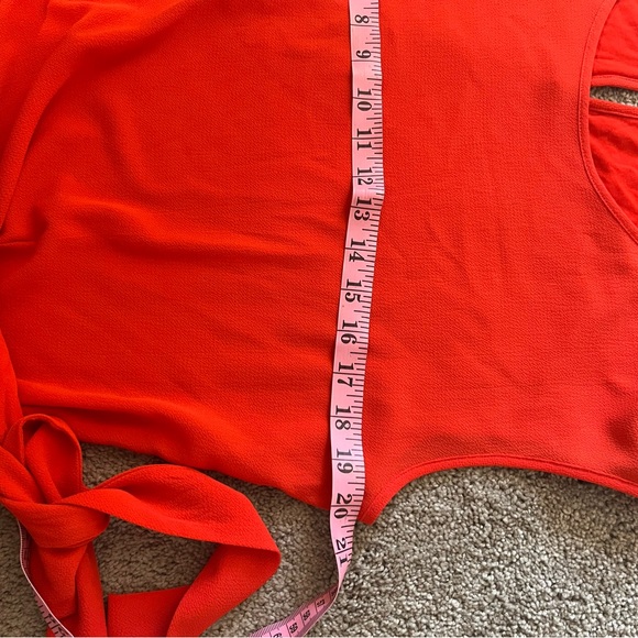 Women’s size medium orange top - Picture 4 of 5